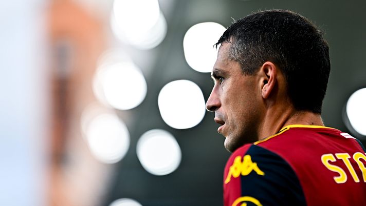 GENOA, ITALY - SEPTEMBER 25: Nicolae Stanciu of Genoa looks on during the Coppa Italia match between Genoa CFC and Empoli at Stadio Luigi Ferraris on September 25, 2025 in Genoa, Italy. (Photo by Simone Arveda/Getty Images) Calciomercato LIVE 10 gennaio: Ferguson-Napoli, il Rapid Bucarest su Stanciu - immagine 1