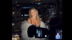 VIDEO / Diletta Leotta in posa con vista sulla Tour Eiffel: “Una notte a Parigi”