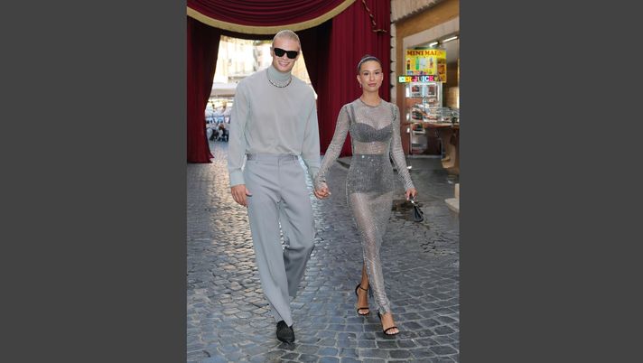 Haaland già in Italia, passeggiata sui ciottoli con Dolce e Gabbana - immagine 1