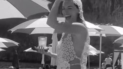 VIDEO / Nozze in Costiera Amalfitana, la moglie di Pavard acclamata in spiaggia: “Kleo, Kleo!”