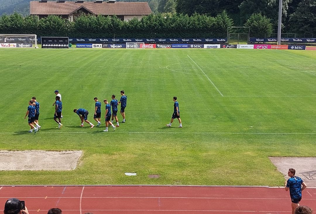 GALLERY Conte rientra in campo con una parte della squadra - immagine 5