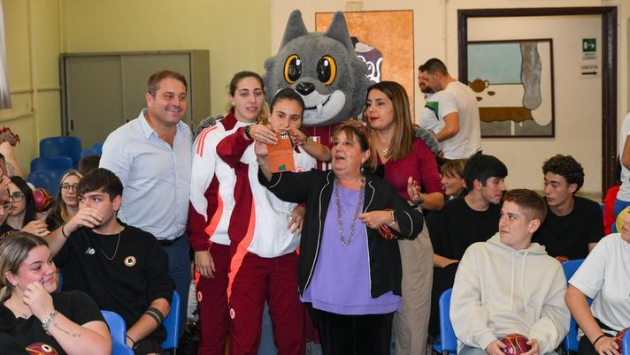 Valdezate e Pandini partecipano all’evento “A Scuola di Tifo–Amami e Basta” Valdezate e Pandini partecipano all’evento “A Scuola di Tifo–Amami e Basta” - immagine 1