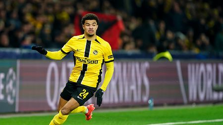 BERN, SWITZERLAND - JANUARY 29: Zachary Athekame of Young Boys controls the ball during the UEFA Champions League 2024/25 League Phase MD8 match between BSC Young Boys and FK Crvena Zvezda at Stadion Wankdorf on January 29, 2025 in Bern, Switzerland. (Photo by Daniela Porcelli/Getty Images) Athekame