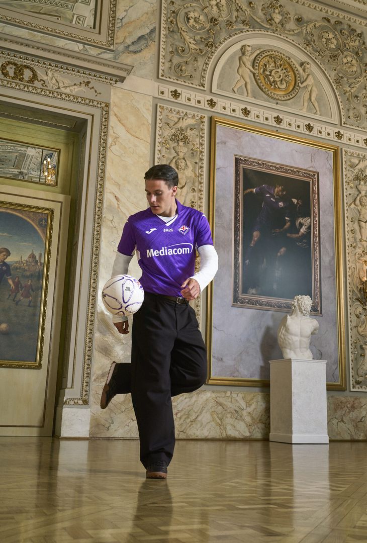 FOTO – La nuova maglia della Fiorentina. Le migliori immagini di oggi - immagine 4