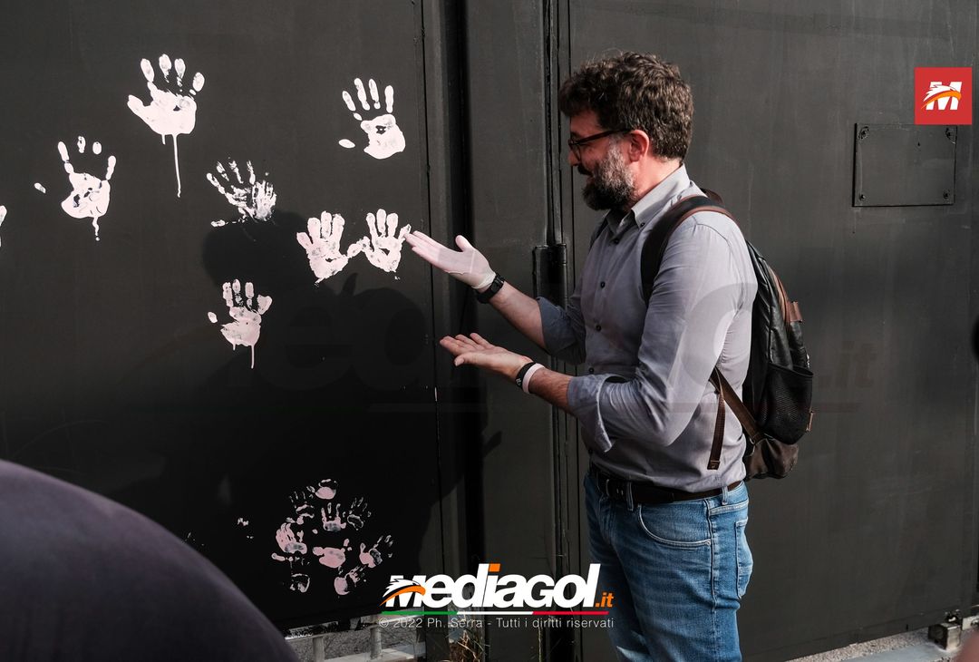 FOTO Palermo, le impronte rosa sul murales del ‘Renzo Barbera’ (Gallery) - immagine 72