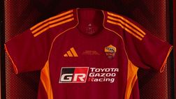 Roma, ecco Toyota Gazoo Racing sulla maglia: ma solo per la Legends contro l’Everton