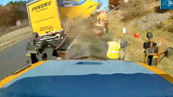 VIDEO / Tir si schianta a tutta velocità sul cantiere: operaio salvo per miracolo