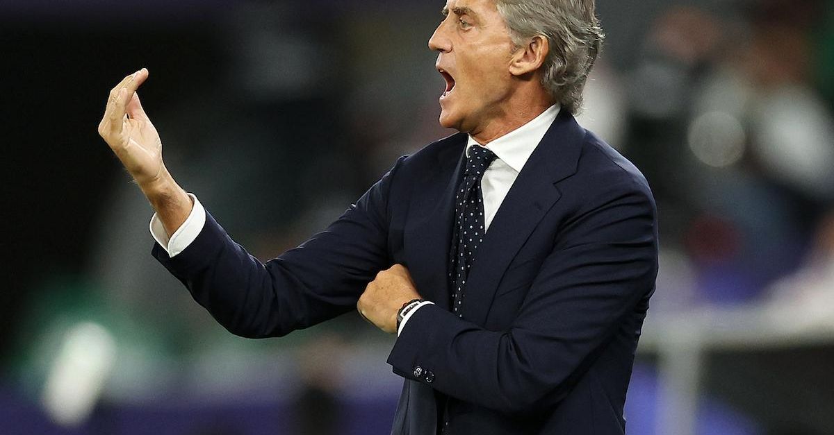 Roberto Mancini commenta news di mercato e sbotta sui social: “Panchina della Samp? Ma…”