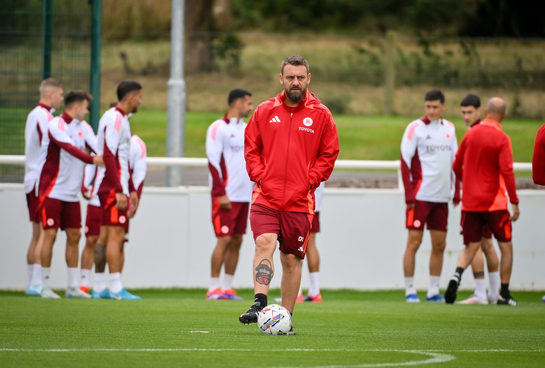 Roma, primo allenamento in Inghilterra per Dovbyk – FOTO GALLERY - immagine 11