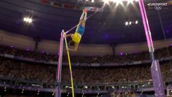 VIDEO / Mondo Duplantis vince l’oro nel salto con l’asta e segna un nuovo record