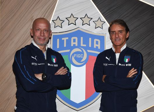 FLORENCE, ITALY - NOVEMBER 11: Head of Delegation of the Italian National Team Gianluca Vialli and Head Coach Italy Roberto Mancini pose for a photo at Centro Tecnico Federale di Coverciano on November 11, 2019 in Florence, Italy. (Photo by Claudio Villa/Getty Images) Italia
