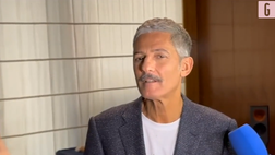 Scudetto, Fiorello: “Messaggio ai napoletani da Kim Jong-Un”. Poi intervista “fake” al Cagliari