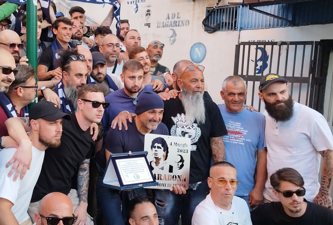 GALLERY Spalletti premiato dagli Ultras Curva B al murale di Diego alla Loggetta - immagine 2