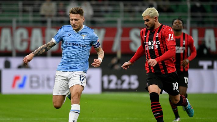 MILAN, ITALY - FEBRUARY 09: Ciro Immobile of SS Lazio competes for the ball with Theo Hernandez of AC Milan during the Coppa Italia match between AC Milan ac SS Lazio at Stadio Giuseppe Meazza on February 09, 2022 in Milan, Italy. (Photo by Marco Rosi - SS Lazio/Getty Images) Immobile-Besiktas si sblocca: ora la palla passa al Bologna - immagine 1