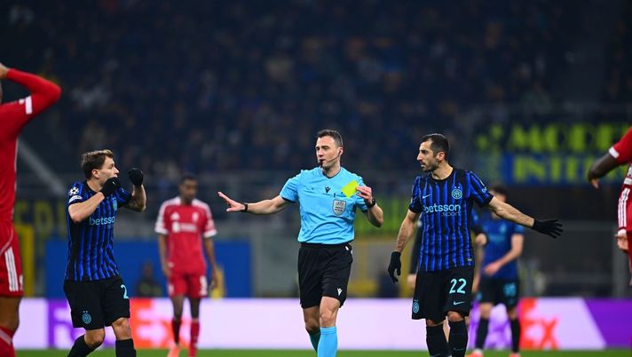 Getty Images Pistocchi: “Trattenuta Bastoni e mano van Dijk? In Italia diverso metro arbitrale” - immagine 1