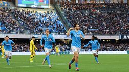 Kvaratskhelia la stella che illumina il cammino del Napoli: le pagelle dei quotidiani