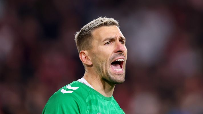 SEVILLE, SPAIN - DECEMBER 14: Vicente Guaita of Celta Vigo reacts during the LaLiga match between Sevilla FC and RC Celta de Vigo at Estadio Ramon Sanchez Pizjuan on December 14, 2024 in Seville, Spain. (Photo by Fran Santiago/Getty Images) Ufficiale, il Parma ha un nuovo portiere: Vicente Guaita arriva in gialloblu - immagine 1
