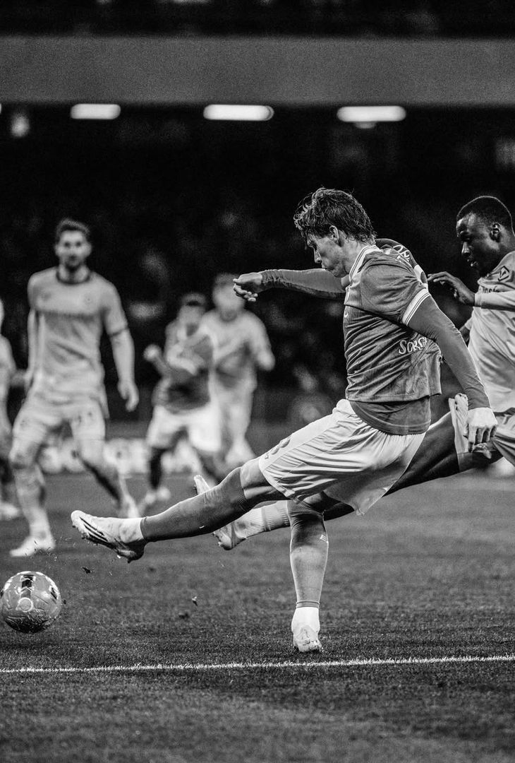 La poca ferocia del primo tempo e la cosiddetta 'cazzimma' mostra nella ripresa: due facce della stessa medaglia che compongono il riassunto 'in bianco e nero' di Napoli-Hellas Verona realizzato dall'admin dell'account Instagram della compagine partenopea.