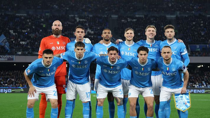 NAPLES, ITALY - FEBRUARY 10: SSC Napoli team players pose before the Coppa Italia match between SSC Napoli and Como 1907 at Stadio Diego Armando Maradona on February 10, 2026 in Naples, Italy. (Photo by Francesco Pecoraro/Getty Images) anticipi posticipi napoli