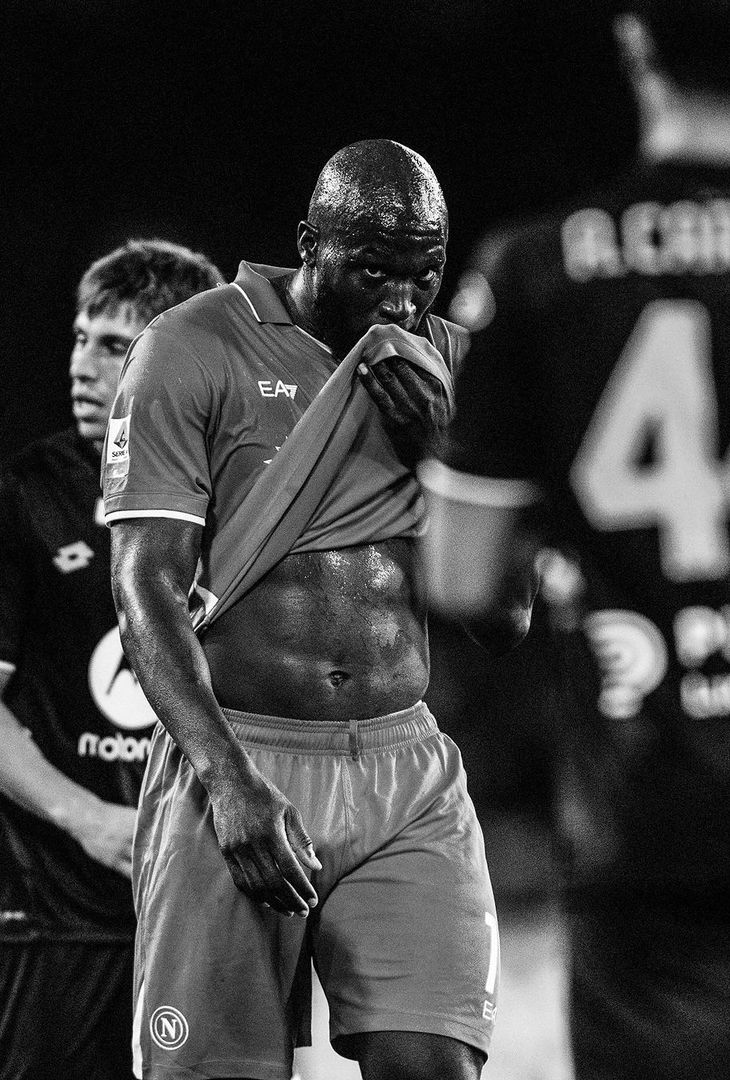 GALLERY Il Napoli celebra la vittoria con il Monza: gli scatti in bianco e nero - immagine 6