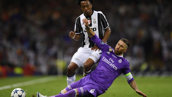 CARDIFF, WALES - JUNE 03: Juan Cuadrado of Juventus and Sergio Ramos of Real Madrid battle for possession during the UEFA Champions League Final between Juventus and Real Madrid at National Stadium of Wales on June 3, 2017 in Cardiff, Wales. (Photo by Shaun Botterill/Getty Images) Mercato Cagliari – Operazione di qualità per la fascia destra: il punto - immagine 1