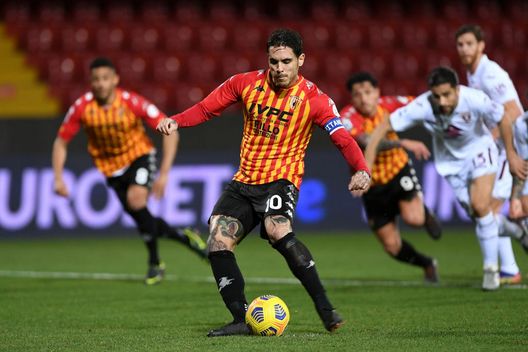 BENEVENTO, ITALY - JANUARY 22: Nicolas Viola of Benevento scores the first goal during the Serie A match between Benevento Calcio and Torino FC at Stadio Ciro Vigorito on January 22, 2021 in Benevento, Italy. (Photo by Francesco Pecoraro/Getty Images)