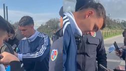 Giovane, foto e autografi contro i tifosi: simpatica rivelazione del brasiliano!