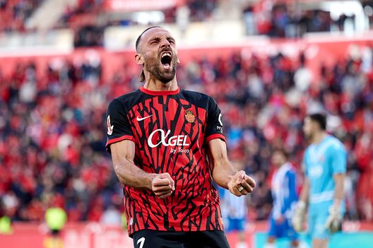 Vedat Muriqi esulta dopo la sua rete all'Espanyol. (Photo by Cristian Trujillo/Quality Sport Images/Getty Images) Mallorca, ufficiale il rinnovo di Vedat Muriqi: l’ex Lazio prolunga fino al 2029- immagine 2