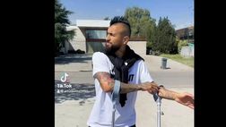 VIDEO / Ex Inter, Vidal infortunio al ginocchio: balletto in stampelle