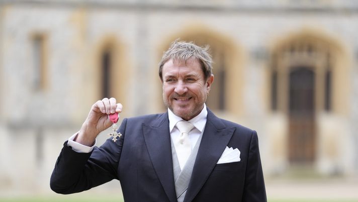 WINDSOR, ENGLAND - NOVEMBER 12: Musician and singer Simon Le Bon after being made an MBE (Member of the Order of the British Empire) at an Investiture ceremony at Windsor Castle on November 12, 2024 in Windsor, England. (Photo by Andrew Matthews - WPA Pool/Getty Images) simon le bon napoli