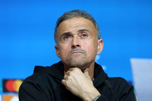 MONACO DI BAVIERA, GERMANIA - 25 NOVEMBRE: Luis Enrique, allenatore del PSG. (Foto di Alexander Hassenstein/Getty Images) Luis Enrique contro i campi USA: “Altro che NBA, il pallone salta come un coniglio”- immagine 2