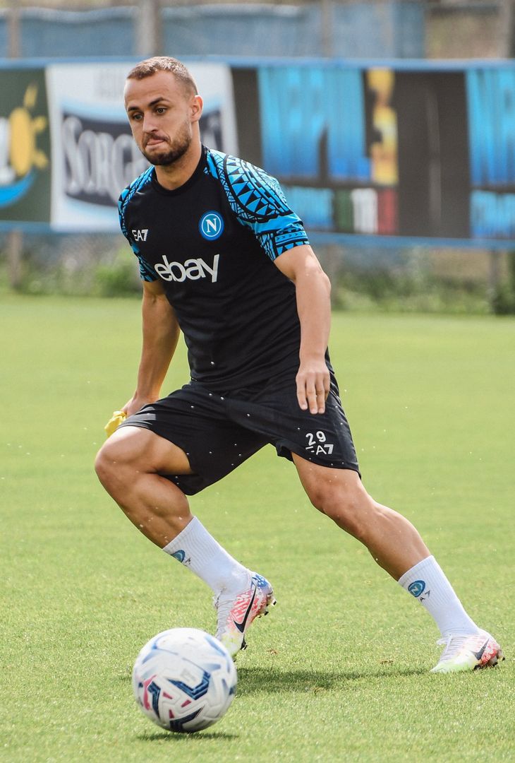 GALLERY Sorrisi e concentrazione: le foto dell’allenamento del Napoli - immagine 8