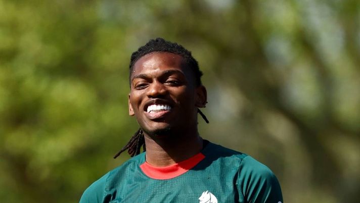 Rafael Leao (attaccante AC Milan), qui durante una seduta di allenamento con i rossoneri a Milanello | News (Getty Images) Milan-Udinese, 4-3-3 potrebbe essere anche la svolta per Leao