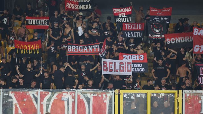 Da San Siro al Bluenergy di Udine: la Curva Sud torna a cantare per il Milan curva-sud-san-siro-milan-udinese-blu-energy-stadium-post-social-comunicazione