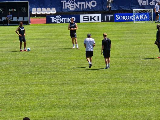 Dimaro day 3: tanta tattica offensiva questa mattina. Applausi per KDB e Lucca. Beukema a bordocampo - immagine 2