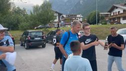 Lazio, foto e autografi per Baroni con i tifosi biancocelesti – VIDEO