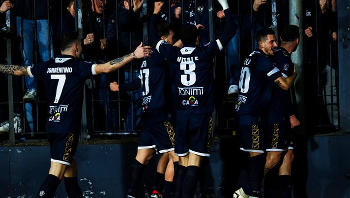 I giocatori della Cavese festeggiano sotto il settore dei tifosi dopo aver segnato durante la partita di Serie C tra la Cavese e il Team Altamura allo Stadio Comunale Simonetta Lamberti di Cava de'Tirreni, Salerno, Italia, il 31 gennaio 2025 Cavese-Giugliano: dove vedere la Serie C in Diretta tv e in Streaming LIVE - immagine 1