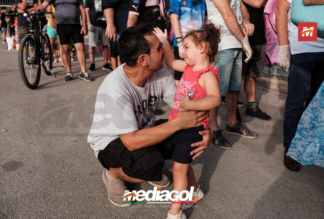 FOTO Palermo, le impronte rosa sul murales del ‘Renzo Barbera’ (Gallery) - immagine 67