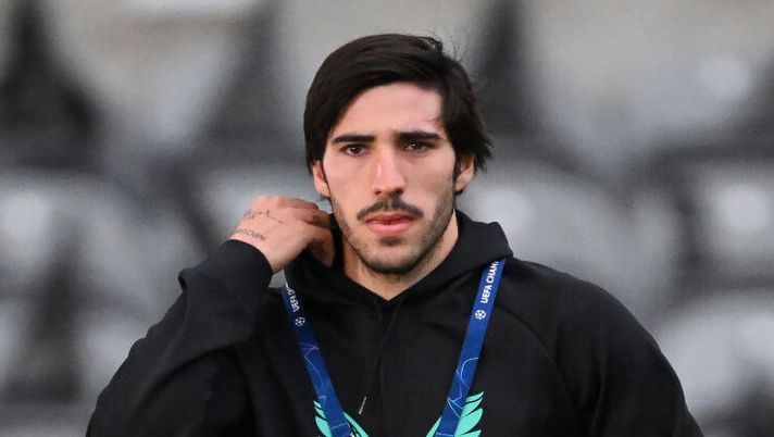 NEWCASTLE UPON TYNE, ENGLAND - OCTOBER 04: Sandro Tonali of Newcastle United arrives at the stadium prior to the UEFA Champions League match between Newcastle United FC and Paris Saint-Germain at St. James Park on October 04, 2023 in Newcastle upon Tyne, England. (Photo by Stu Forster/Getty Images) Moretto: “Rumors su Tonali alla Juve per l’estate: il Newcastle ha le idee chiare” - immagine 1