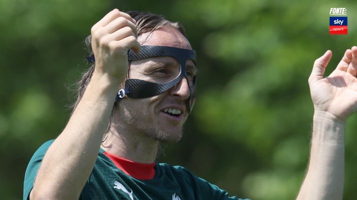 Luka Modric (centrocampista AC Milan), qui durante una seduta di allenamento con i rossoneri a Milanello | Milan News (Credits foto: Getty Images) Milan-Cagliari, probabile formazione: Nkunku intoccabile. Modric verso la panchina