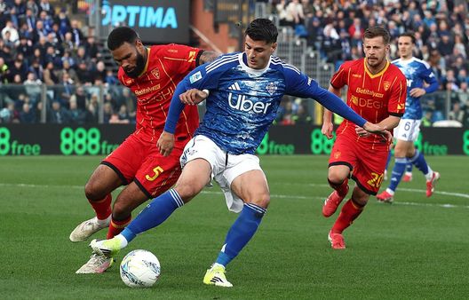 Como-Lecce. (Photo by Marco Luzzani/Getty Images) Como batte Lecce 3-1: Fabregas vince ai punti su Di Francesco- immagine 4