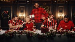 Milan, si festeggia il Natale: Baresi e tanti top rossoneri | VIDEO