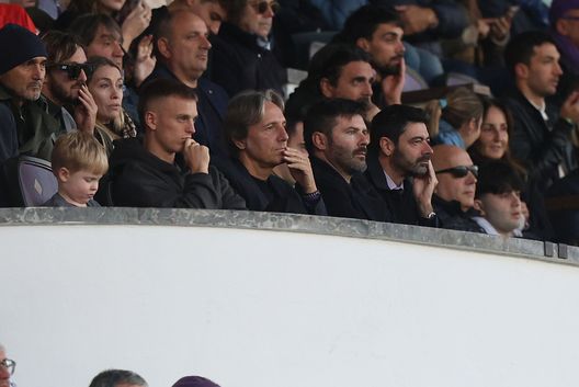 FLORENCE, ITALY - NOVEMBER 10: Albert Gudmundsson of ACF Fiorentina looks on during the Serie A match between Fiorentina and Verona at Stadio Artemio Franchi on November 10, 2024 in Florence, Italy. (Photo by Gabriele Maltinti/Getty Images) CorSport sicuro: “Palladino convocherà Gudmundsson contro il Como”- immagine 2