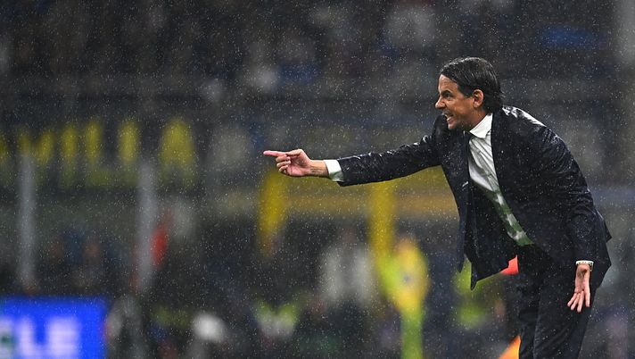 MILAN, ITALY - MAY 06: Head coach of FC Internazionale Milano Simone Inzaghi gestures during the UEFA Champions League 2024/25 Semi Final Second Leg match between FC Internazionale Milano and FC Barcelona at Giuseppe Meazza Stadium on May 06, 2025 in Milan, Italy. (Photo by Mattia Ozbot - Inter/Inter via Getty Images) Inzaghi pre Torino-Inter: “I granata sono una squadra forte e organizzata”- immagine 2