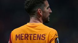 Festa Galatasaray, sul campo con Mertens la moglie Kat col pancione