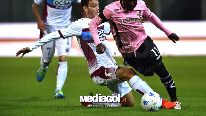 PALERMO, ITALY - NOVEMBER 20:  Giacomo Caccin (L) of Cittadella and Carlos Embalo of Palermo compete for the ball during the Serie B match between US Citta' di Palermo and Cittadella at Stadio Renzo Barbera on November 20, 2017 in Palermo, Italy.  (Photo by Tullio M. Puglia/Getty Images)  I precedenti tra Palermo e Cittadella, una sfida mai scontata - immagine 1