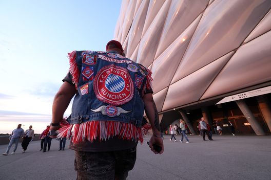Caos Bayern Monaco: vince 6-0 all’esordio ma i tifosi protestano per le nuove maglie- immagine 2
