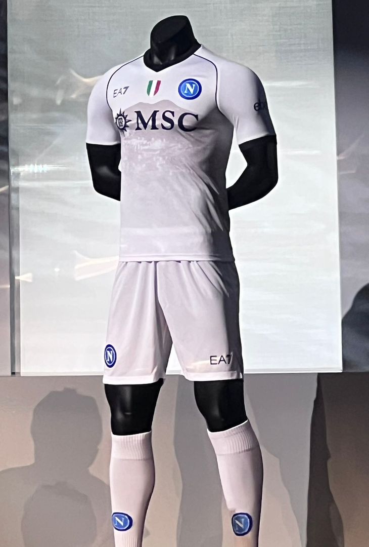GALLERY Le maglie Home e Away del Napoli campione d’Italia: confermate le anticipazioni - immagine 6