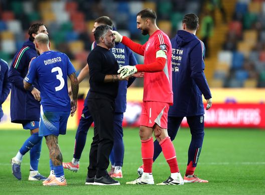 UDINE, ITALY - OCTOBER 14: Gennaro Gattuso, Head Coach of Italy, interacts with Gianluigi Donnarumma of Italy after the team's victory in the FIFA World Cup 2026 qualifier match between Italy and Israel at Stadio Friuli on October 14, 2025 in Udine, Italy. (Photo by Marco Luzzani/Getty Images) Libero – Italia, rischio di smarrire certezze? Gattuso irremovibile su un punto- immagine 2