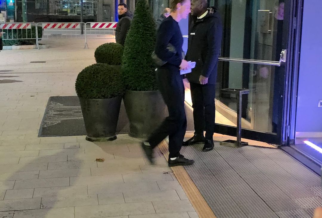 Il Napoli è da pochi minuti giunto all'hotel milanese che li ospiterà fino a domani. Ecco le foto raccolte dal prof. Bruno Siciliano all'arrivo dei campioni azzurri nel capoluogo lombardo.